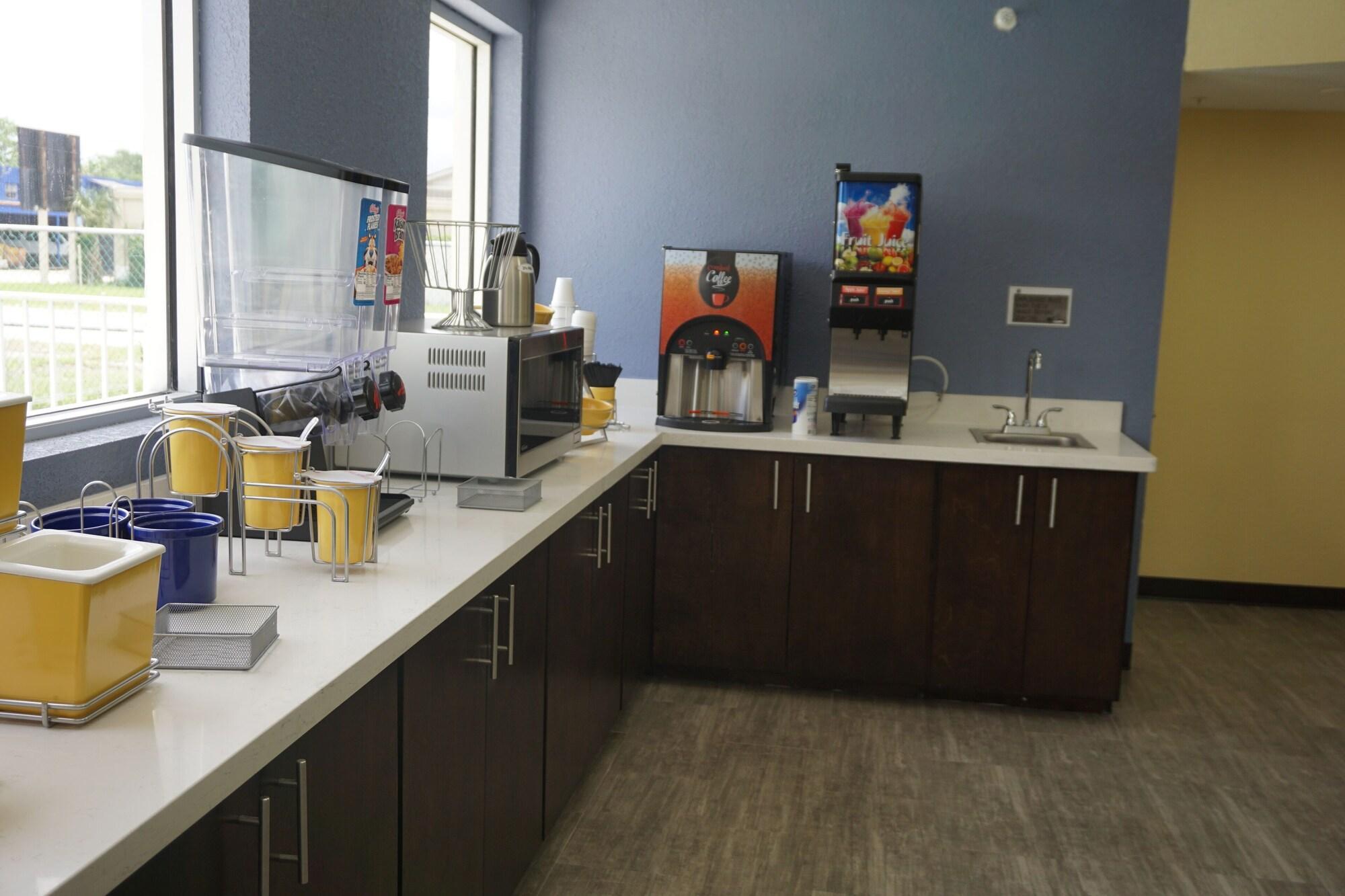 Days Inn By Wyndham Apopka/Orlando Εξωτερικό φωτογραφία